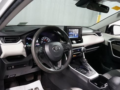 Used 2022 Toyota RAV4 XLE image 11