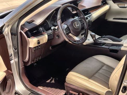 Used 2016 Lexus ES 350 w/ Luxury Package w/Wood Trim FWD image 3