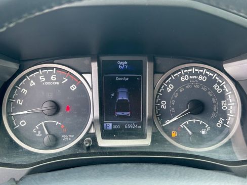 Used 2019 Toyota Tacoma SR5 AWD/4WD image 22