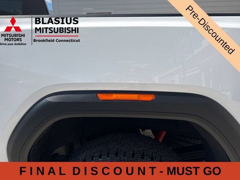 Used 2025 GMC Sierra 2500 AT4 AWD/4WD image 17