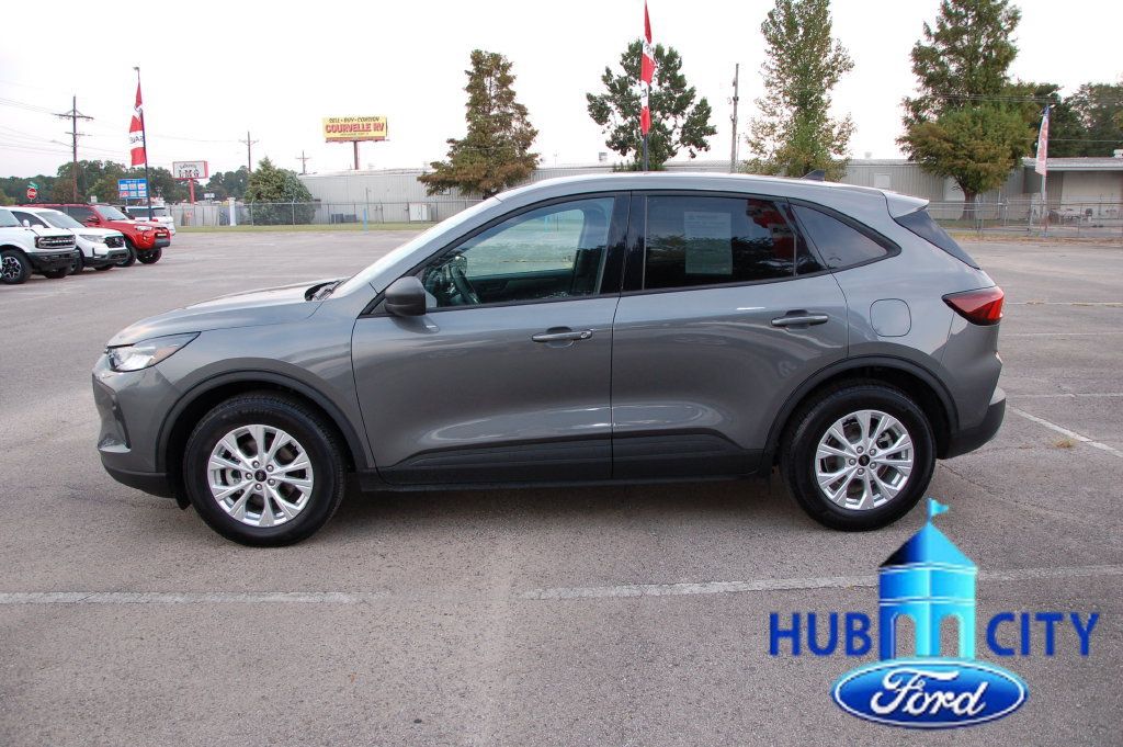 Used 2025 Ford Escape Active FWD image 2