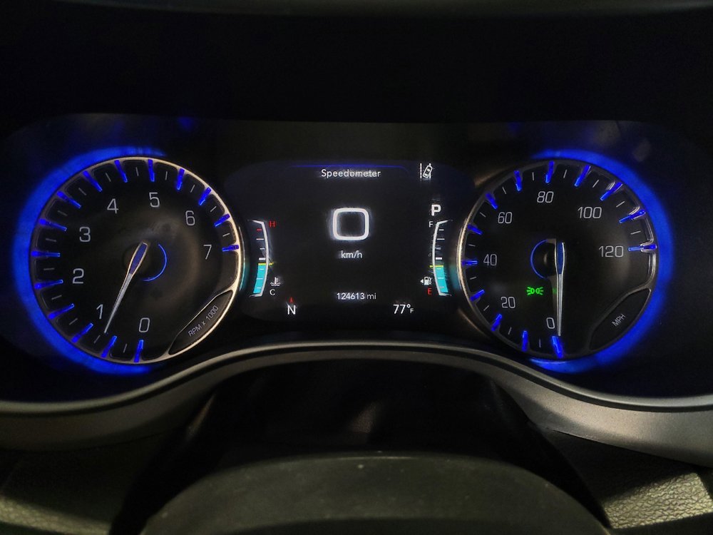 Used 2019 Chrysler Pacifica Touring-L w/ Advanced Safetytec Group FWD image 23