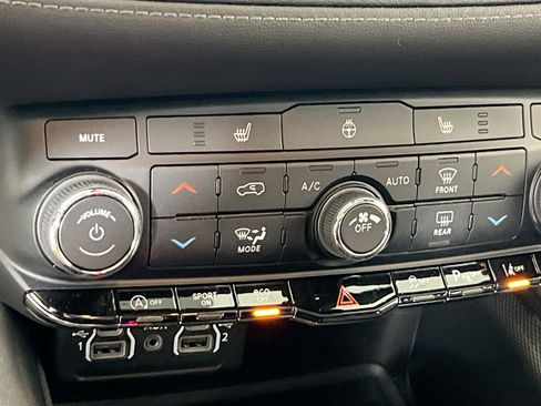 Used 2022 Dodge Durango GT image 19