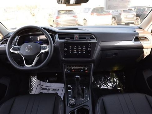 Certified 2023 Volkswagen Tiguan SE image 7