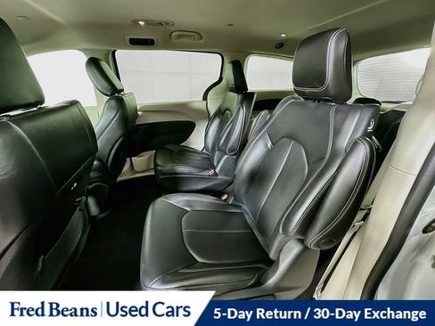 Used 2023 Chrysler Pacifica Touring-L FWD image 29