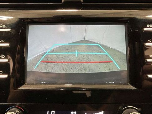 Used 2018 Toyota Camry SE w/ Moonroof Package image 15