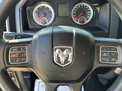 Used 2018 RAM 1500 Classic SLT AWD/4WD image 11