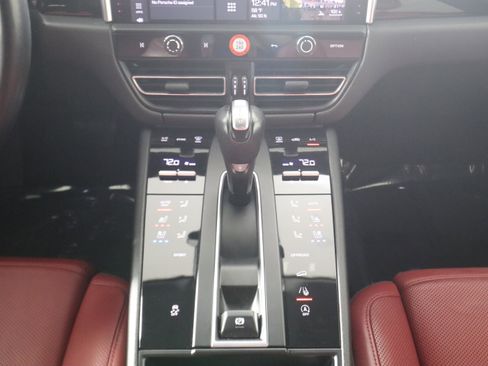 Certified 2023 Porsche Macan image 20