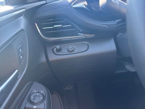 Used 2025 Buick Envista Sport Touring image 33