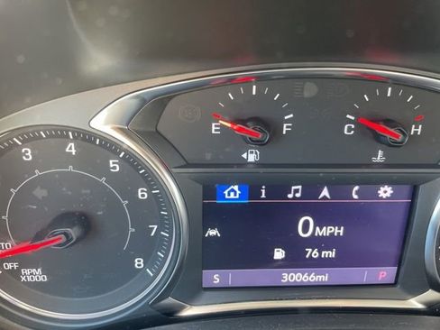 Used 2023 GMC Terrain SLT image 9