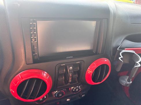 Used 2014 Jeep Wrangler Unlimited Sahara w/ Connectivity Group image 26