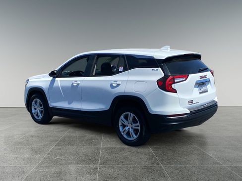 Used 2024 GMC Terrain SLE FWD image 3