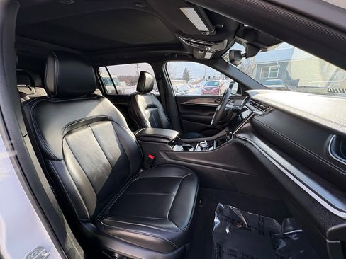 Used 2024 Jeep Grand Cherokee L Limited image 18