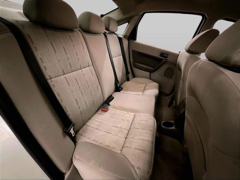 Used 2011 Ford Focus SE FWD image 26