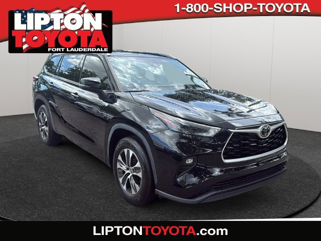 Used 2022 Toyota Highlander XLE FWD image 1