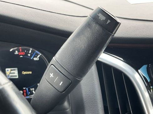 Used 2019 Cadillac Escalade ESV Premium Luxury image 8