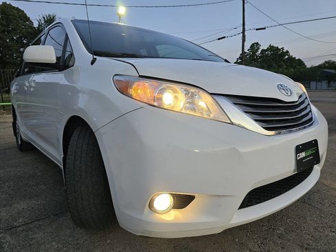 Used 2013 Toyota Sienna XLE image 63