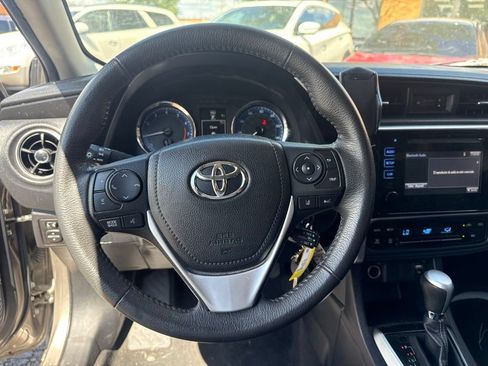 Used 2018 Toyota Corolla SE FWD image 11