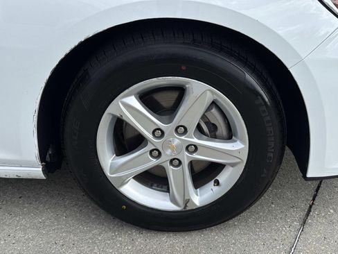 Used 2024 Chevrolet Malibu LT image 4