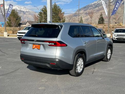 Used 2025 Toyota Grand Highlander XLE image 6