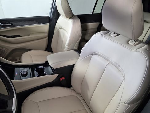 New 2025 Jeep Grand Cherokee Limited image 11