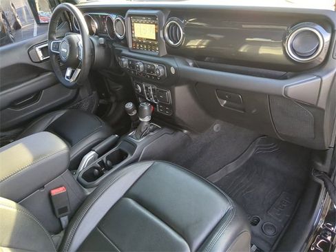 Used 2020 Jeep Wrangler Unlimited Sahara image 15