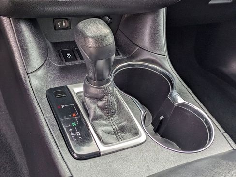 Used 2015 Toyota Highlander LE image 11