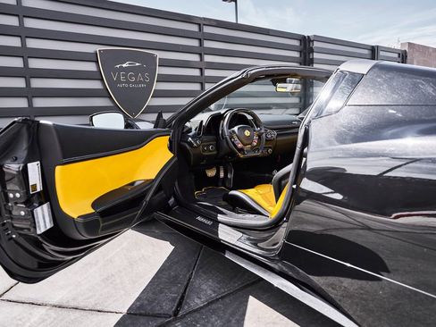 Used 2013 Ferrari 458 Spider RWD image 31