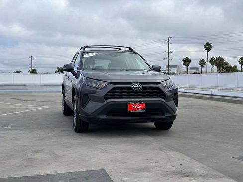 Used 2022 Toyota RAV4 LE w/ Carpet Mat Package (TMS) AWD/4WD image 4