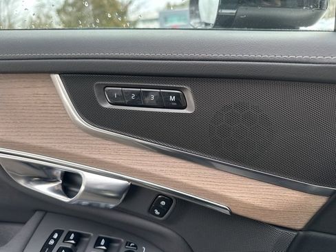 Certified 2025 Volvo XC90 B5 Plus image 33