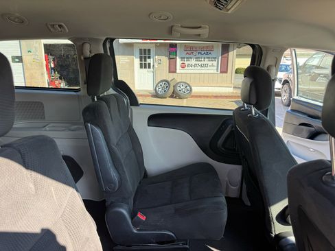 Used 2016 Dodge Grand Caravan SXT image 57