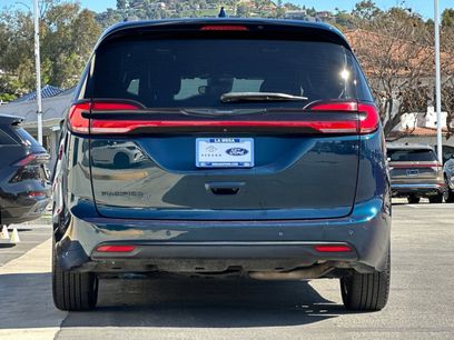 Used 2022 Chrysler Pacifica Touring-L w/ S Appearance Package