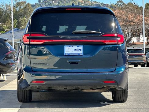 Used 2022 Chrysler Pacifica Touring-L w/ S Appearance Package image 4