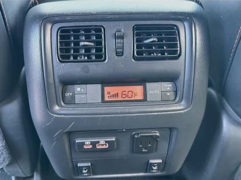 Used 2020 Nissan Pathfinder SL AWD/4WD image 24