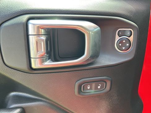 Used 2024 Jeep Wrangler Unlimited Rubicon image 10