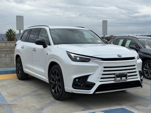 New 2026 Lexus TX 500h AWD image 2