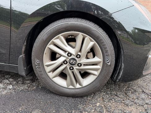 Used 2019 Hyundai Elantra Value Edition w/ Cargo Package FWD image 9