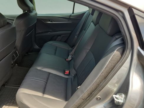 Used 2025 Toyota Camry XSE FWD image 13