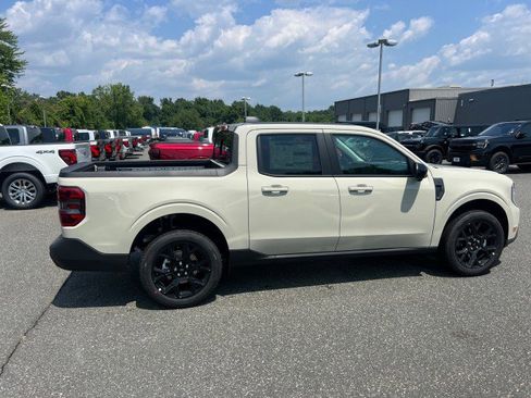 New 2025 Ford Maverick Lariat w/ Black Appearance Package image 13