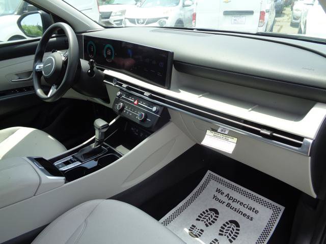 Used 2025 Hyundai Tucson SE FWD image 17
