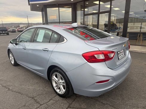 Used 2017 Chevrolet Cruze LT w/ Convenience Package image 7
