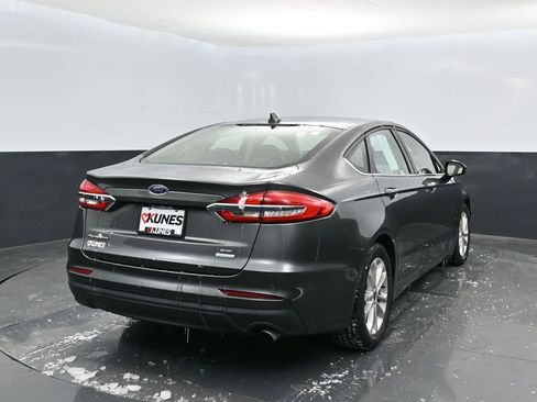Used 2020 Ford Fusion SE image 3