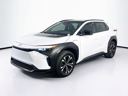 Used 2025 Toyota bZ4X FWD image 3