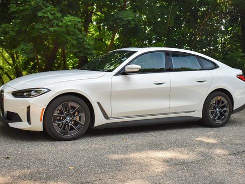 Used 2023 BMW i4 eDrive35 w/ Premium Package RWD image 4