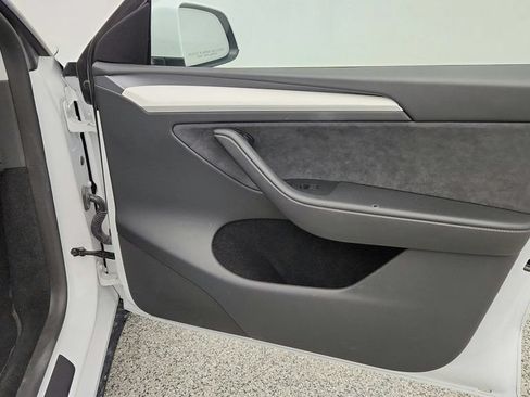 Used 2023 Tesla Model Y AWD image 29