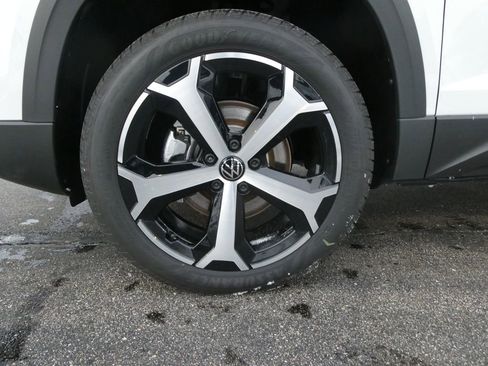 New 2026 Volkswagen Taos SEL image 28