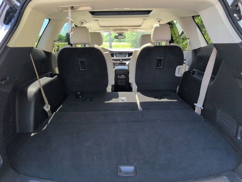Used 2023 Buick Enclave Essence w/ Experience Buick Package FWD image 8