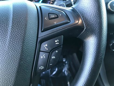 Used 2018 Ford Edge SE image 17