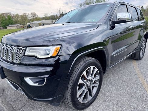 Used 2017 Jeep Grand Cherokee Overland AWD/4WD image 3