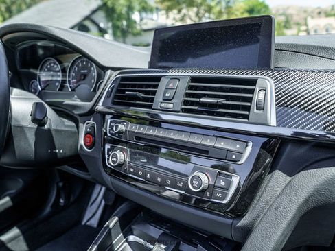Used 2020 BMW M4 Convertible w/ Competition Package RWD image 31